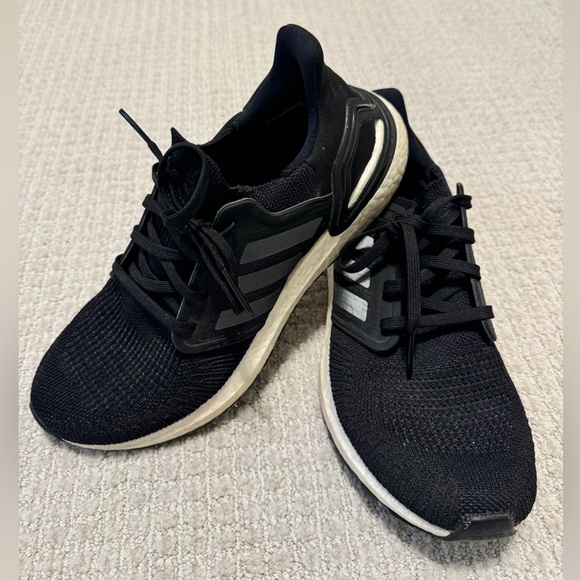 Adidas “PrimeBlue” Ultraboost women’s sneaker- size 9 - Picture 2 of 11